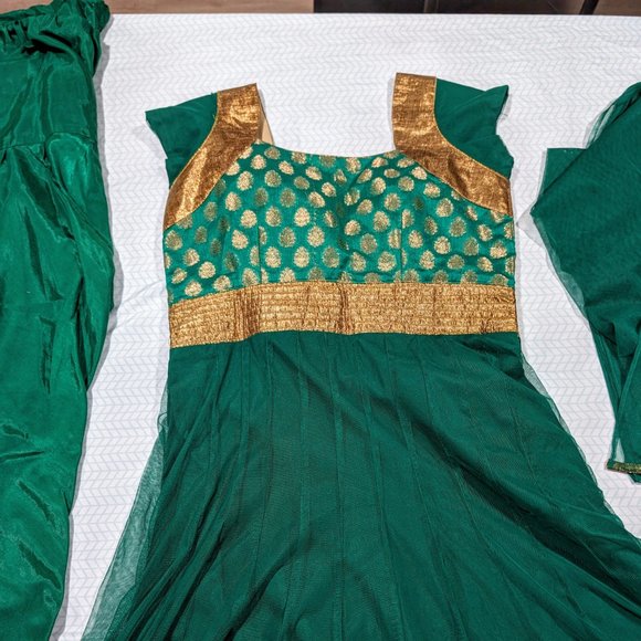 Elegant Green and Gold Women Salwar - Picture 12 of 12